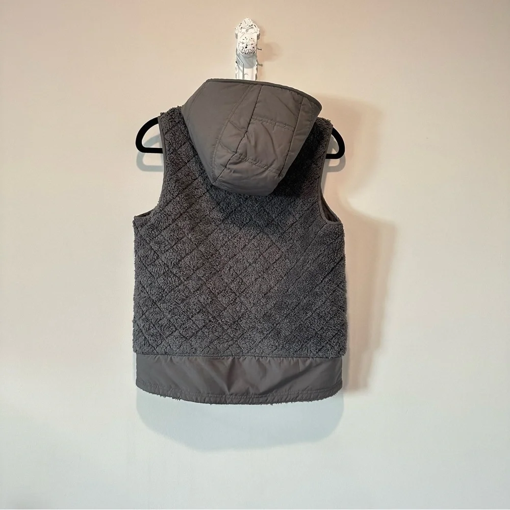 Patagonia Women’s Los Gatos Hooded Fleece Vest - Picture 4 of 8